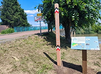 Ligne de démarcation - ancien poste de contrôle allemand - Poteau-pupitre - VERDUN-CIEL